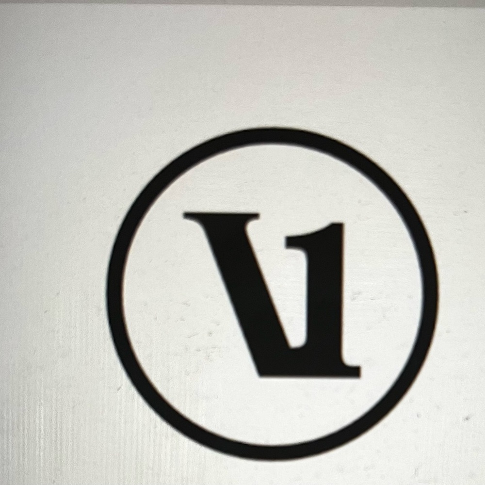 Vuori unlisted show items - listen for show details sold as is‎